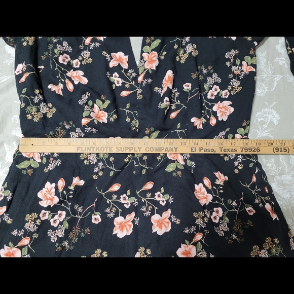 🎉HP🎉 Romper Forever 21 black with floral - Picture 3 of 7